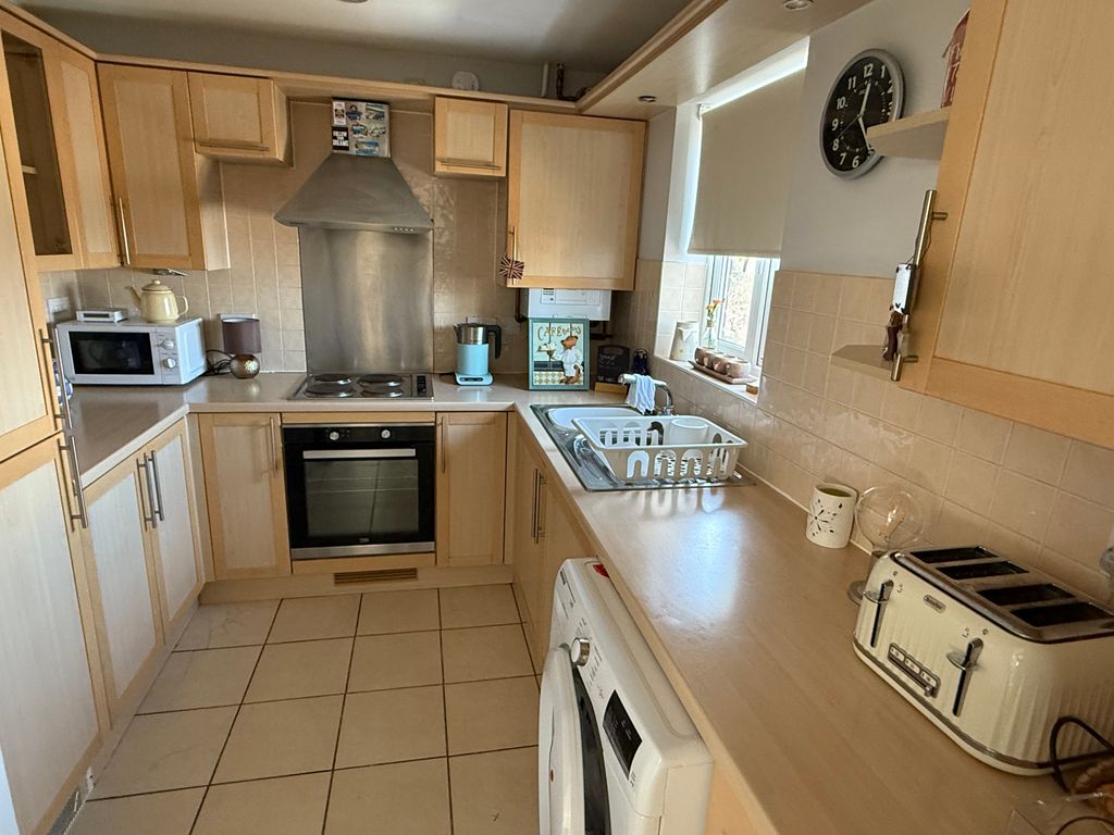 Property photo 3 of 12 Kitchen