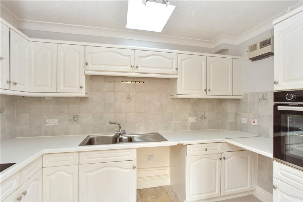 Property photo 3 of 8 Kitchen