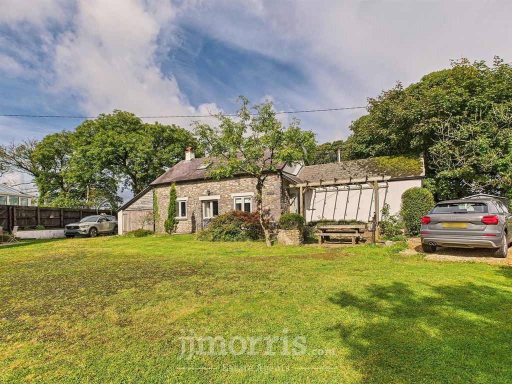 Property photo 2 of 39 Cam02878G0-Pr0077-Still005.Jpg