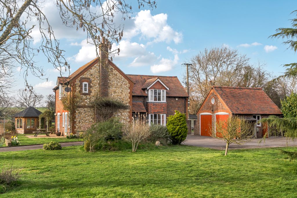 Property photo 2 of 28