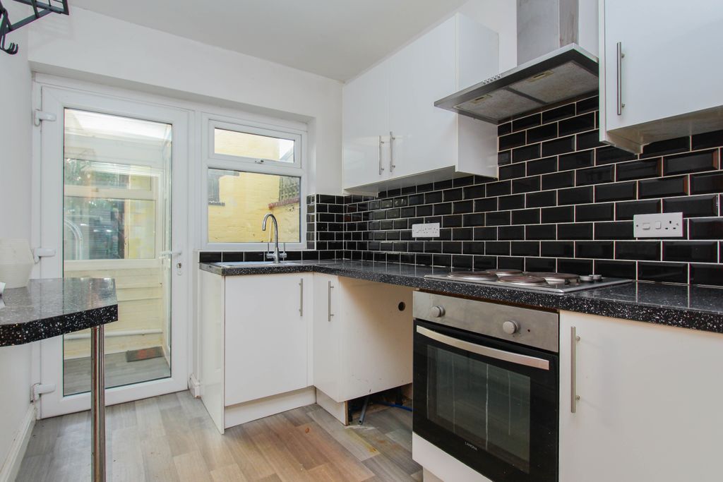 Property photo 2 of 12 Kitchen