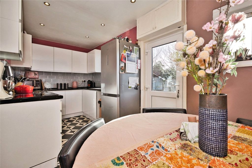 Property photo 3 of 18 Picture No. 11