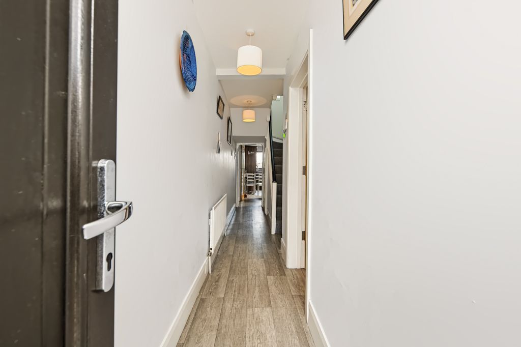 Property photo 2 of 40