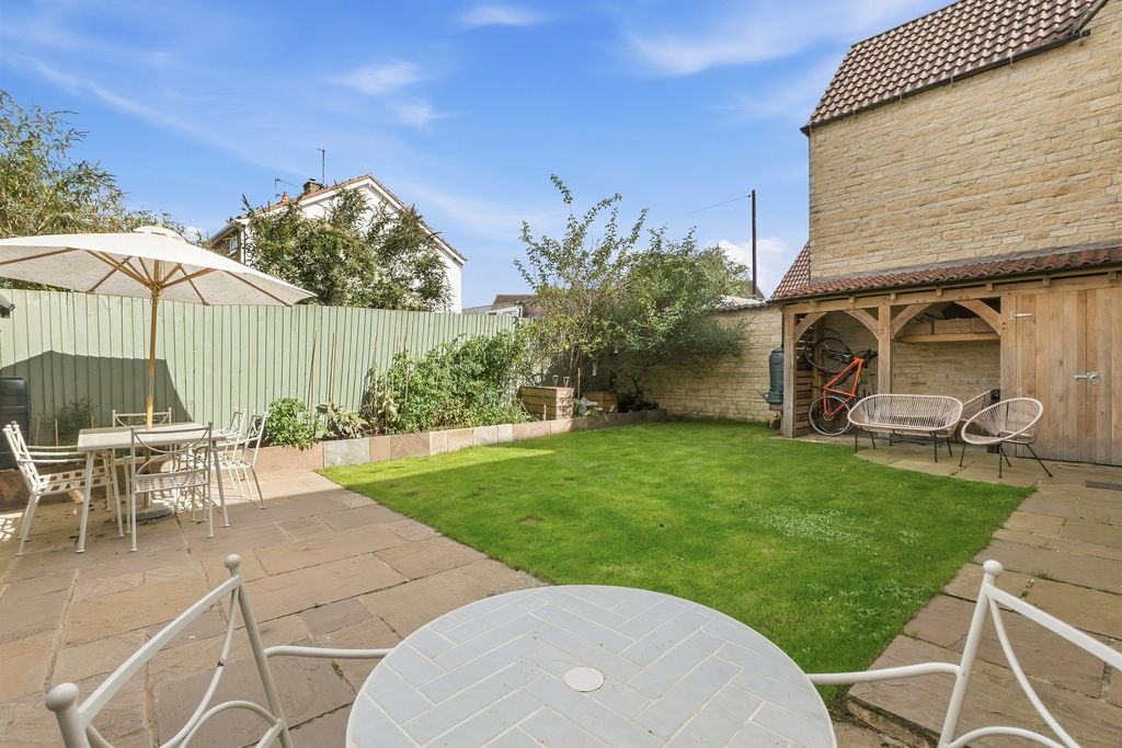 Property photo 3 of 25