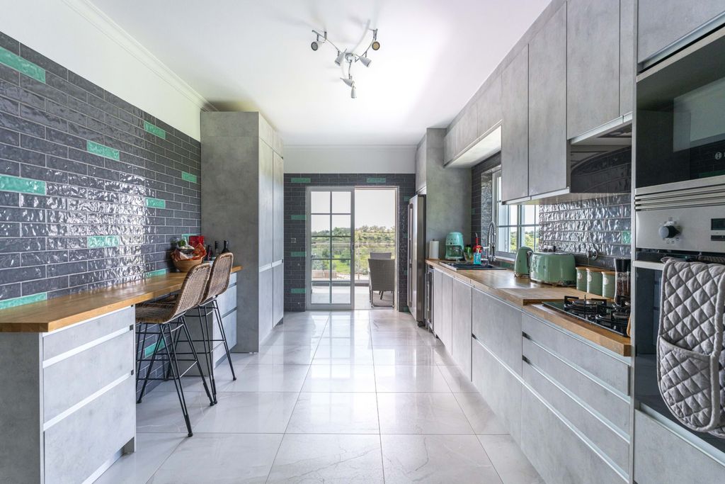 Property photo 2 of 30