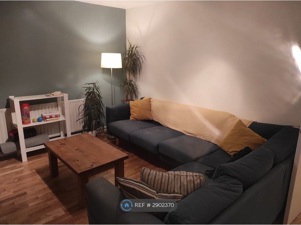 Property photo 1 of 12 Living Room