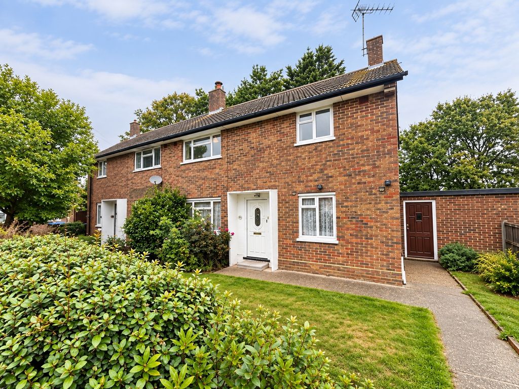 Property photo 1 of 18 3 Bed House In Woking