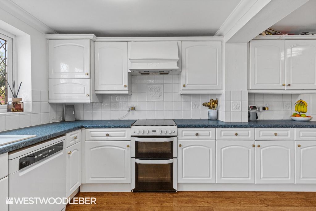 Property photo 2 of 36 Highwoodroad_34.Jpg