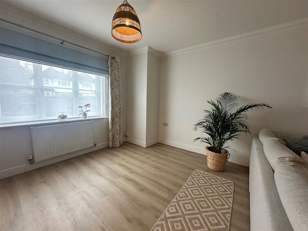 Property photo 3 of 15 Coopers Estate Agents