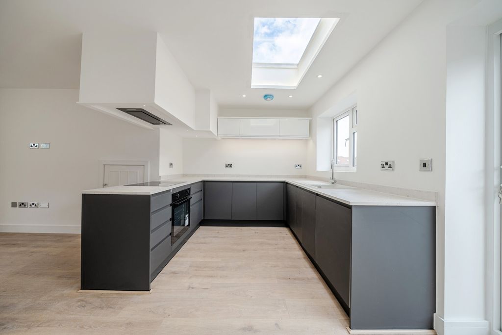 Property photo 2 of 23 1513820-7-6A9031F...