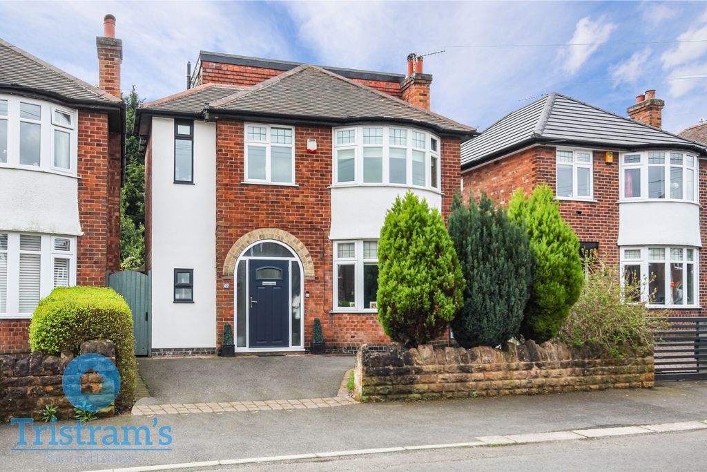 Property photo 1 of 32