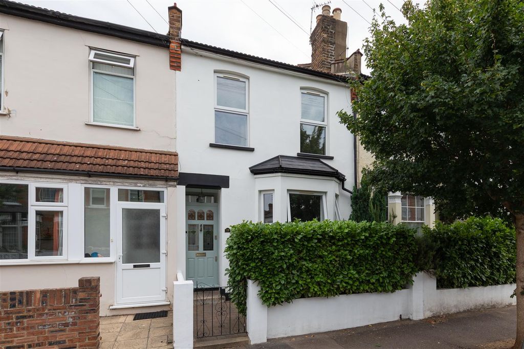 Property photo 1 of 27 Chatham Road, E17