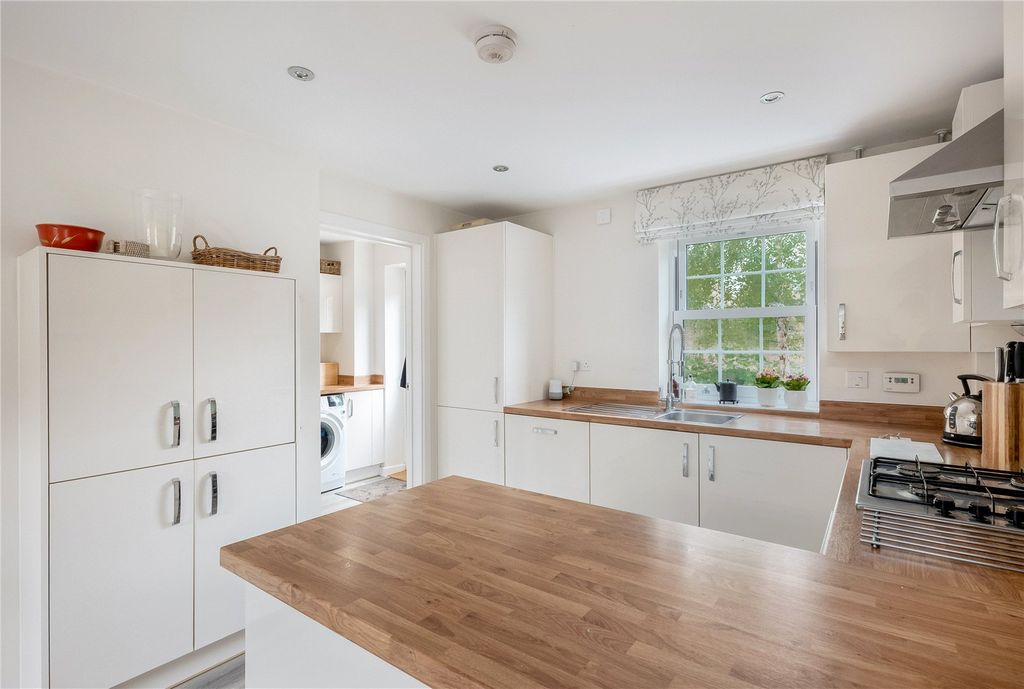 Property photo 3 of 17 Kitchen