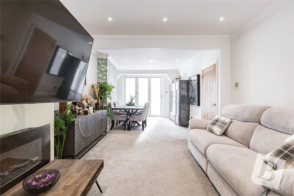 Property photo 3 of 20 Living / Dining