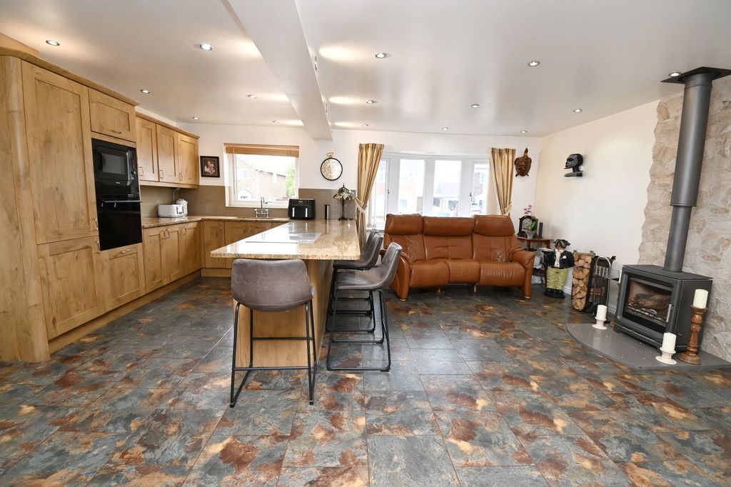 Property photo 3 of 24