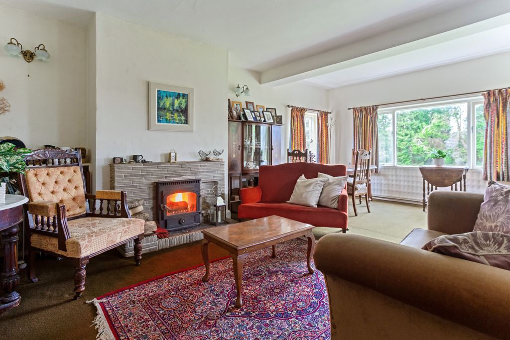 Property photo 3 of 19 Sitting Room