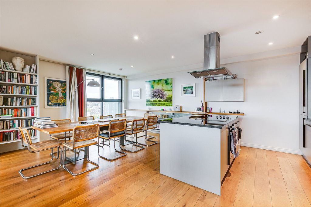 Property photo 3 of 20