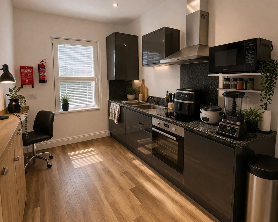 Property photo 2 of 7 Kitchen