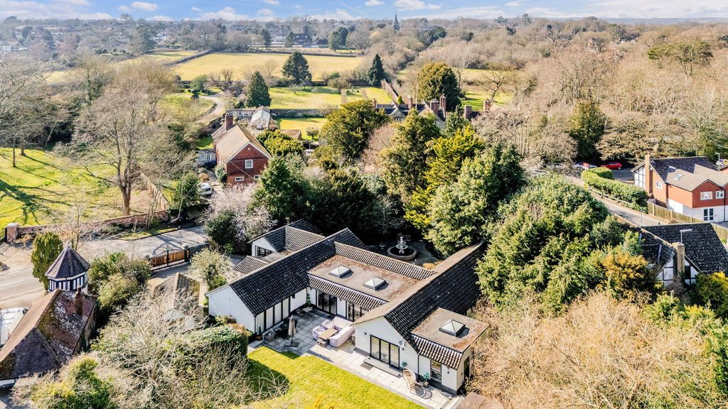 5 bed detached house for saleStation Road, Lingfield RH7