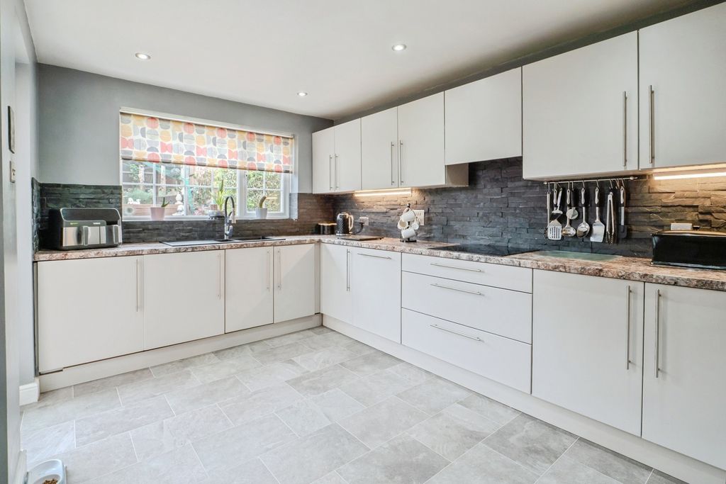 Property photo 2 of 16 Kitchen