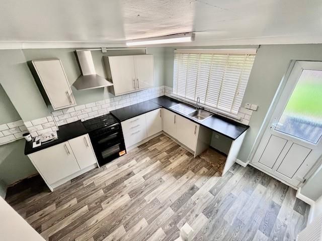 Property photo 2 of 8 Kitchen 2.Jpg