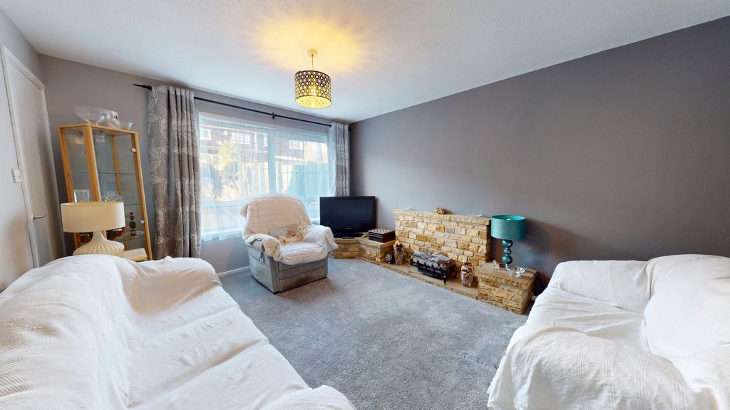 Property photo 3 of 12 Lounge