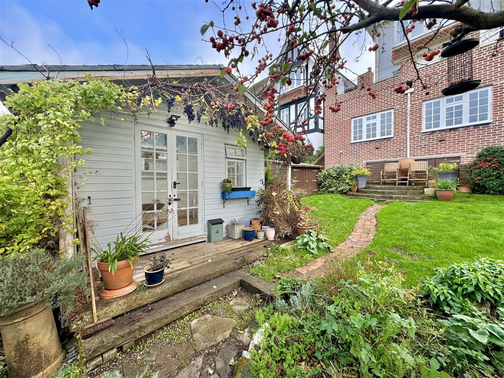 Property photo 2 of 33