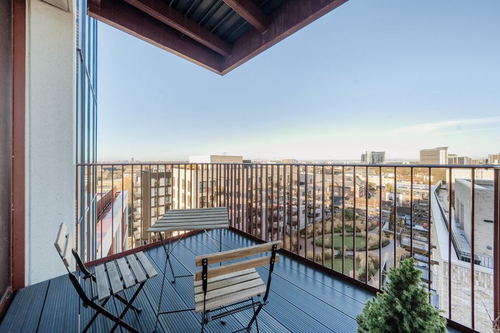 Property photo 2 of 25