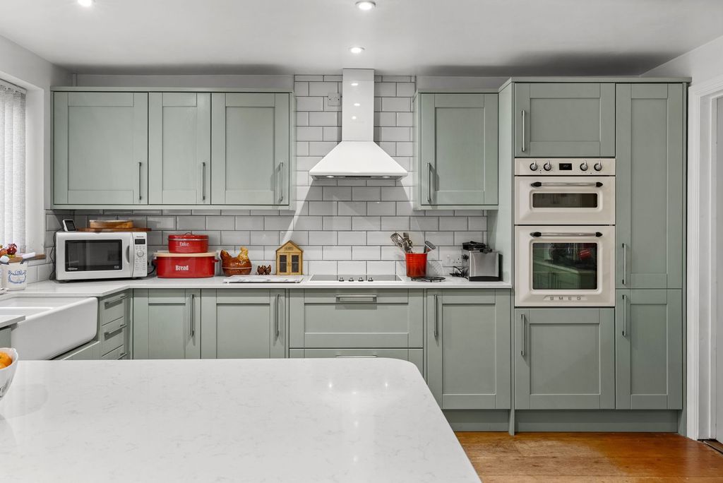 Property photo 3 of 33