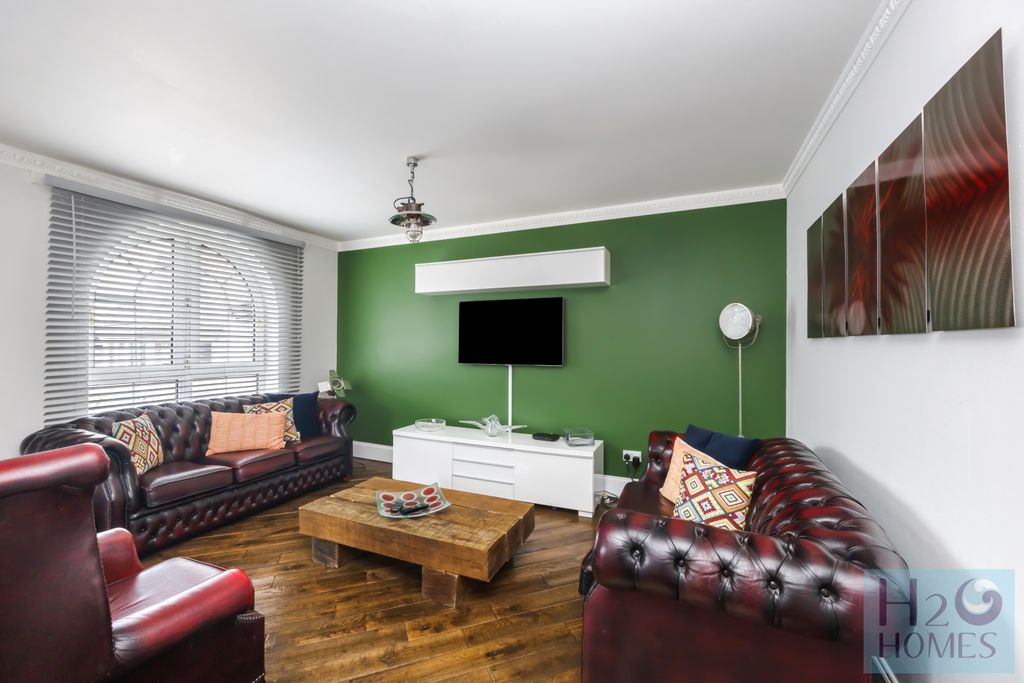 Property photo 1 of 16 Portside Flat 2-009