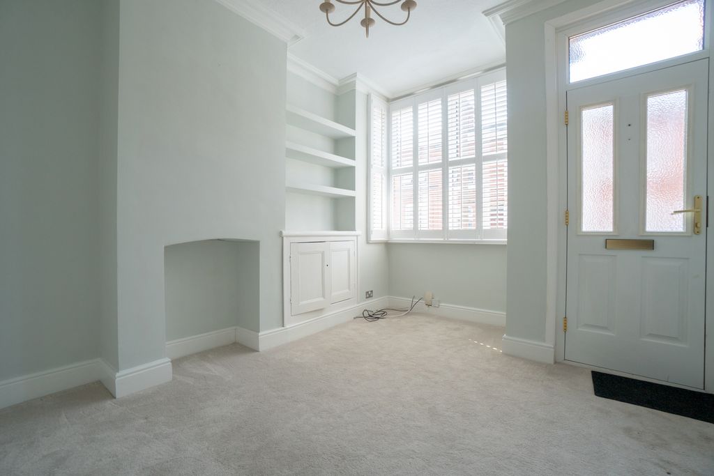 Property photo 2 of 10 Photo 02