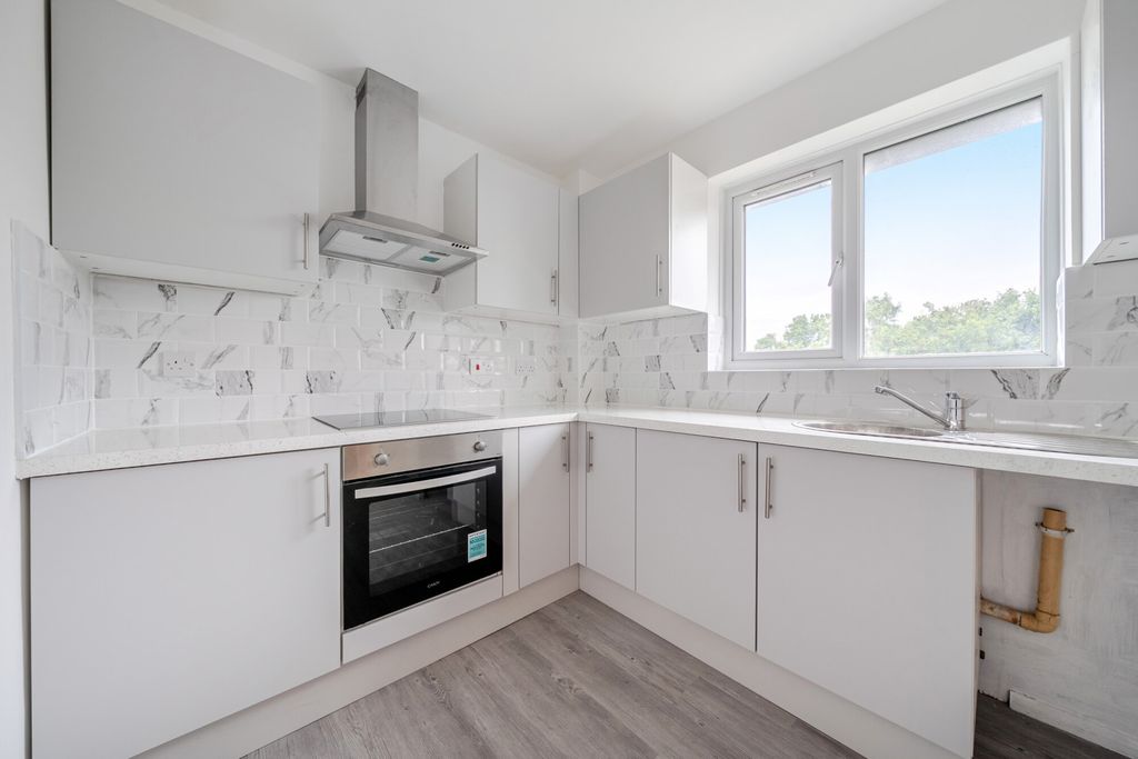 Property photo 2 of 18 1496467-8-6A5F497...