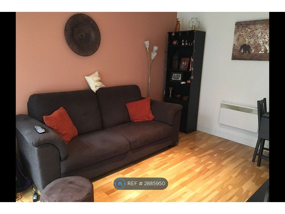 Property photo 1 of 8 Living Room