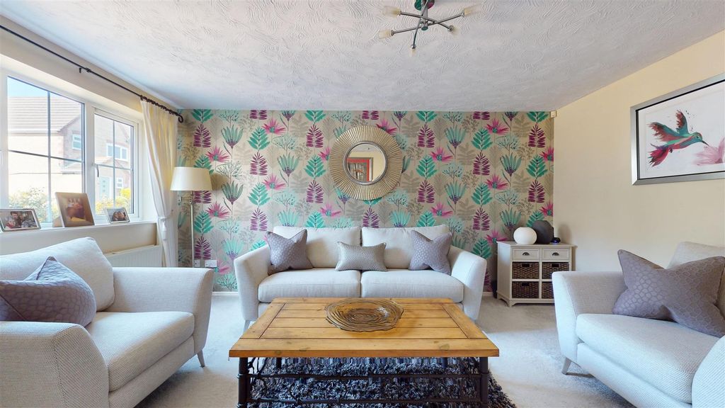 Property photo 2 of 14 Lounge