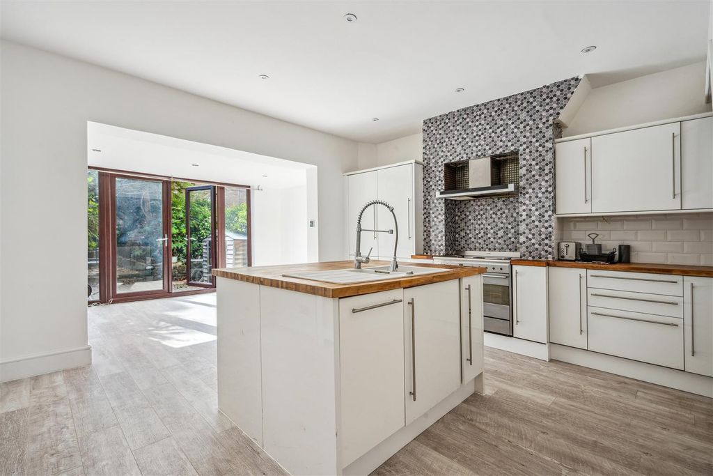 Property photo 2 of 12 St Albans Avenue, W4 - For Sale