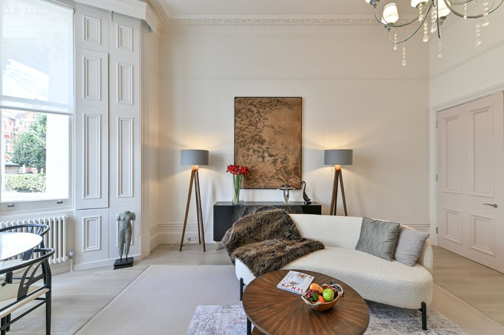 Property photo 3 of 20 Reception