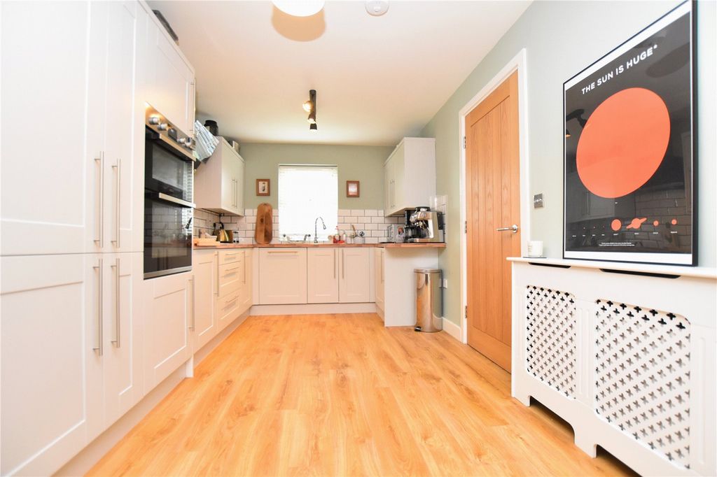 Property photo 2 of 20 Picture No. 24