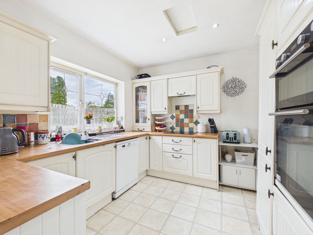Property photo 2 of 21 Kitchen