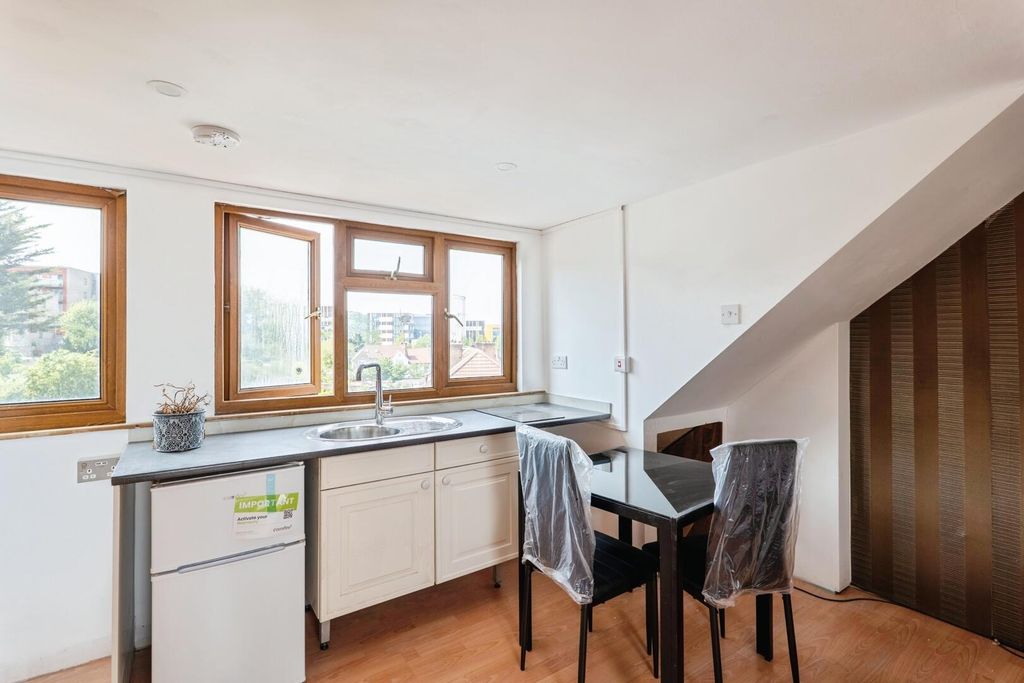 Property photo 1 of 4 Kitchen