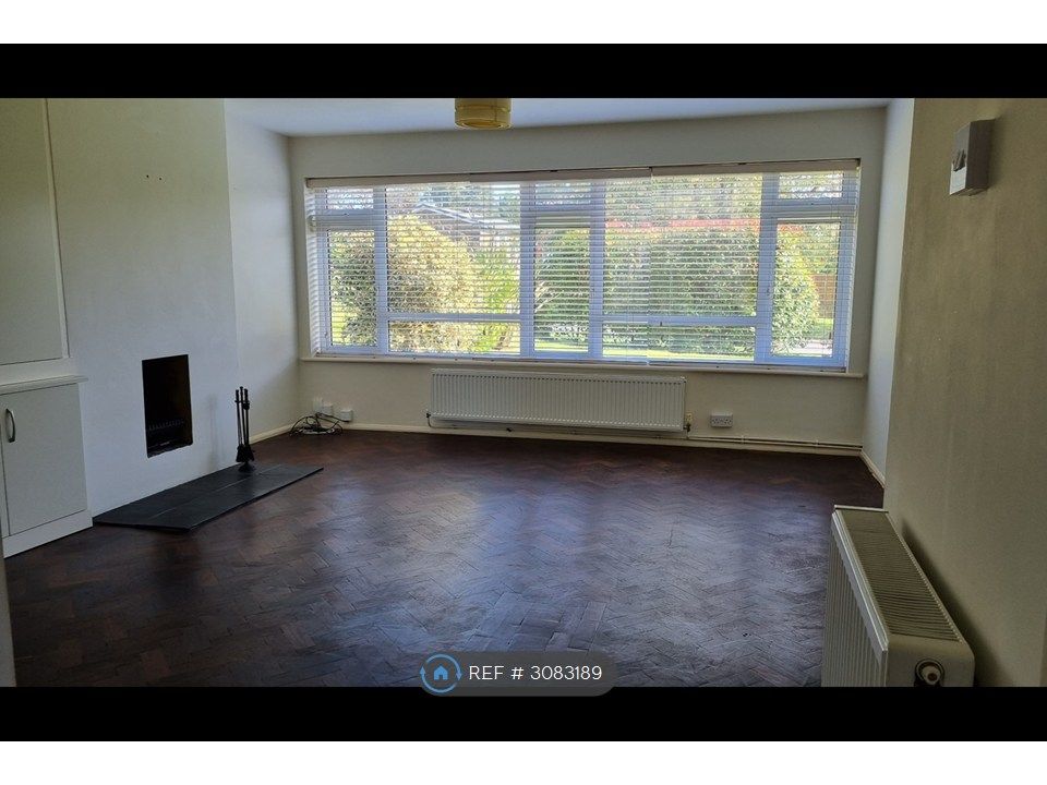Property photo 3 of 10 Living/Dining