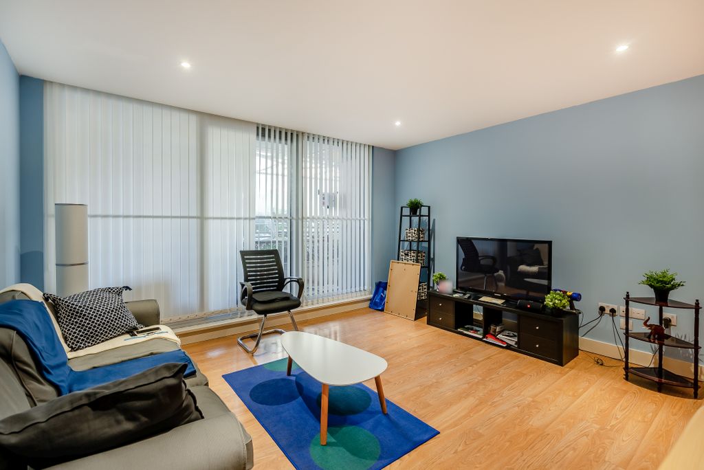 Property photo 3 of 13 8555127-Interior13