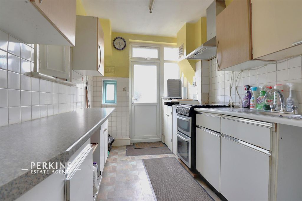 Property photo 3 of 8 Kitchen.Jpg