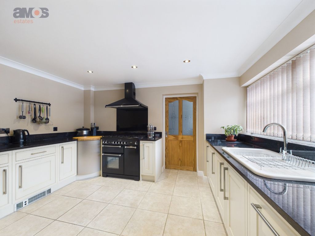 Property photo 2 of 18 5604243