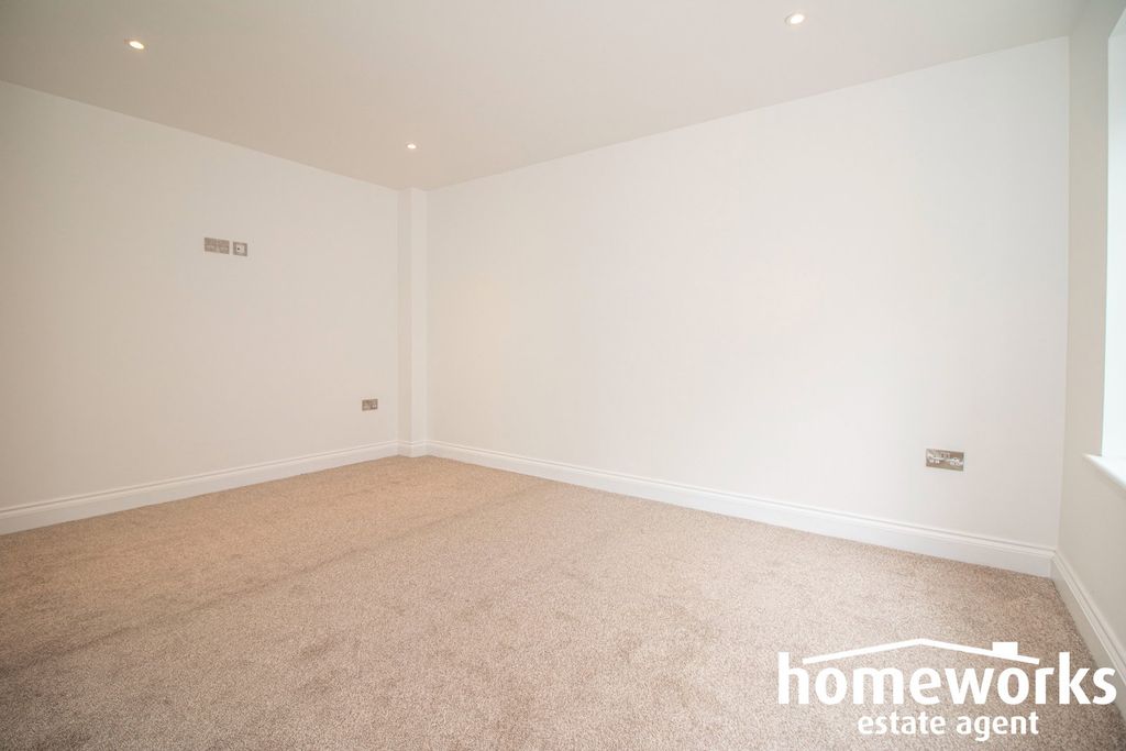 Property photo 3 of 28