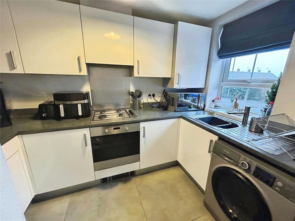 Property photo 3 of 16 Kitchen