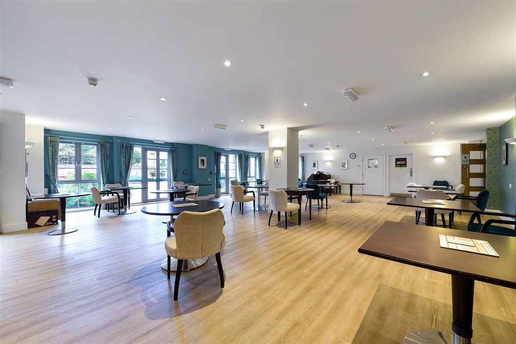 Property photo 3 of 18 Communal Lounge