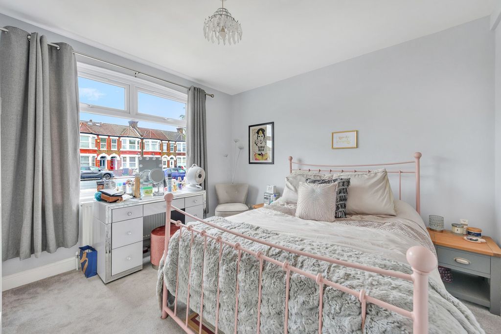 Property photo 3 of 19