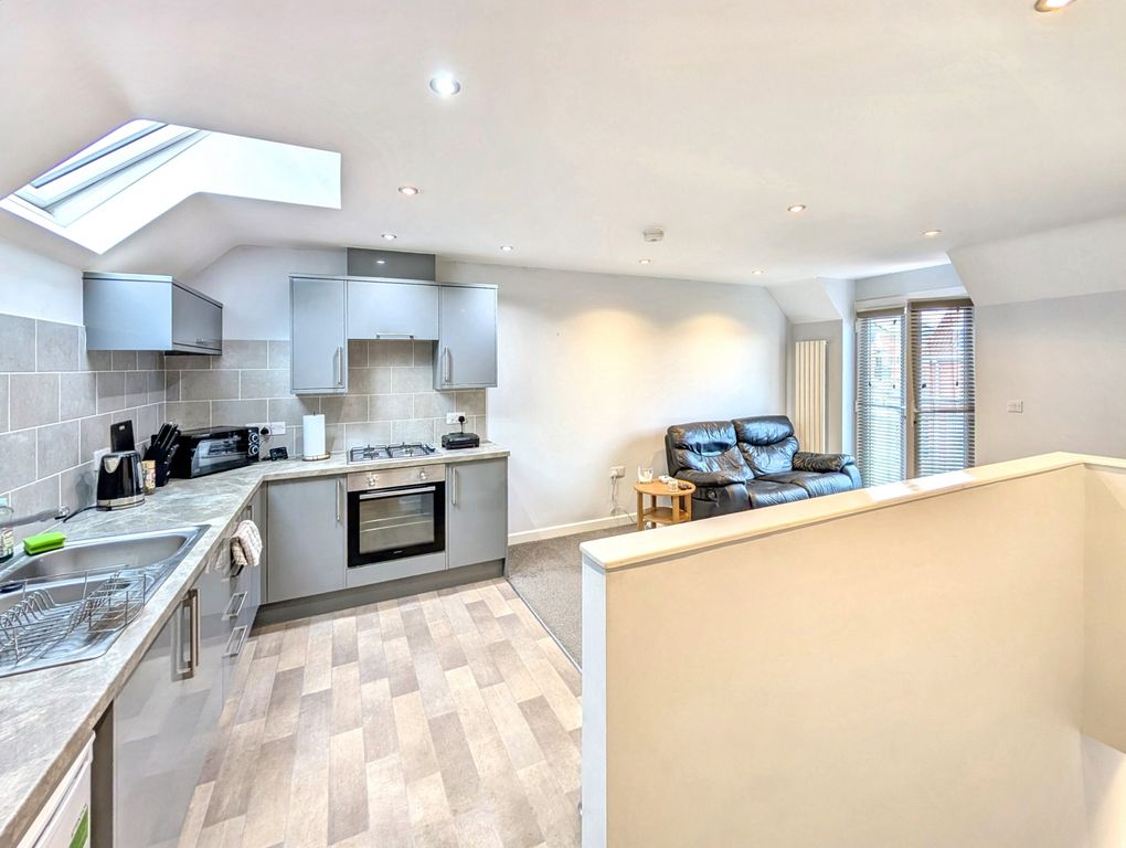 Property photo 3 of 10 Kitchen