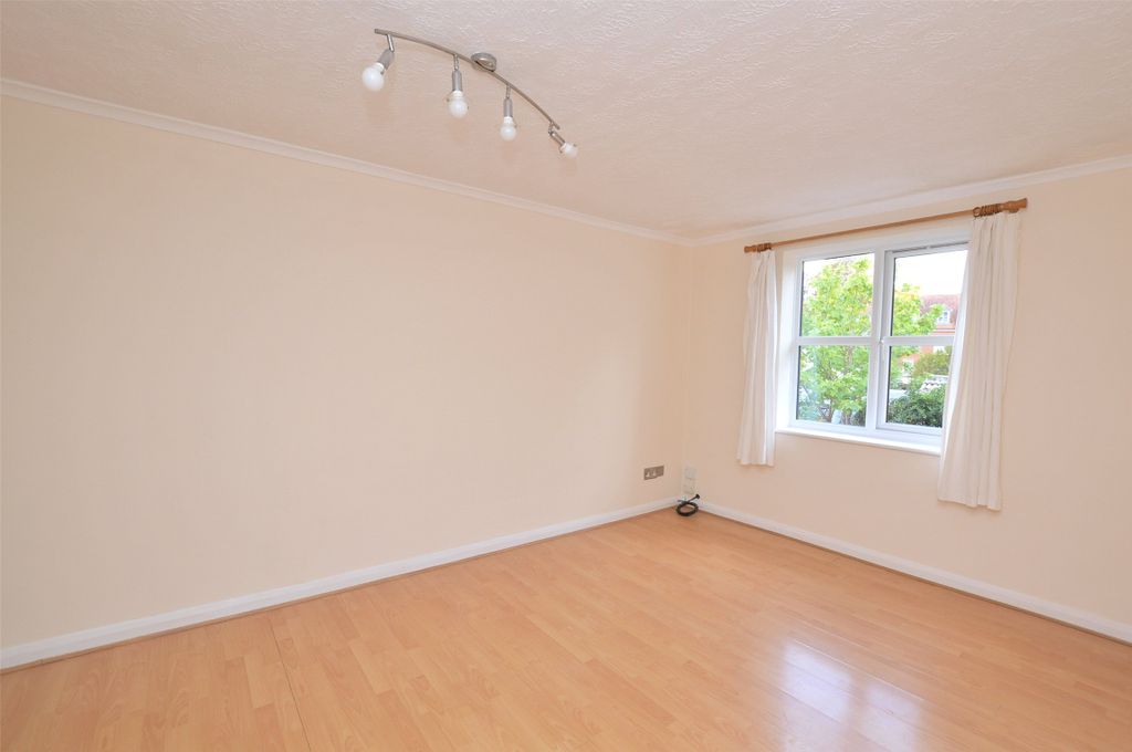 Property photo 1 of 11 Lounge