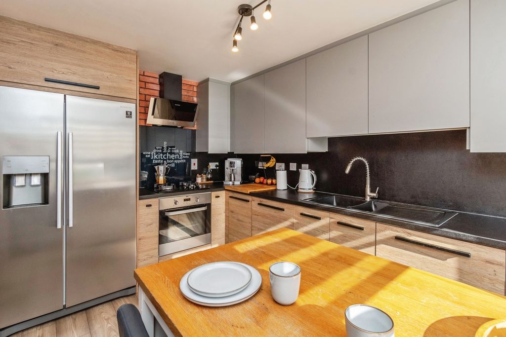 Property photo 3 of 20 Pbox-Img.Jpg